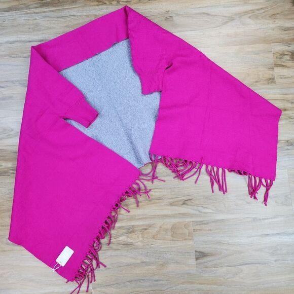 🔸️NWT Hot Pink & Gray Fringe Lined Sweater Shawl Scarf One Size - Picture 6 of 12